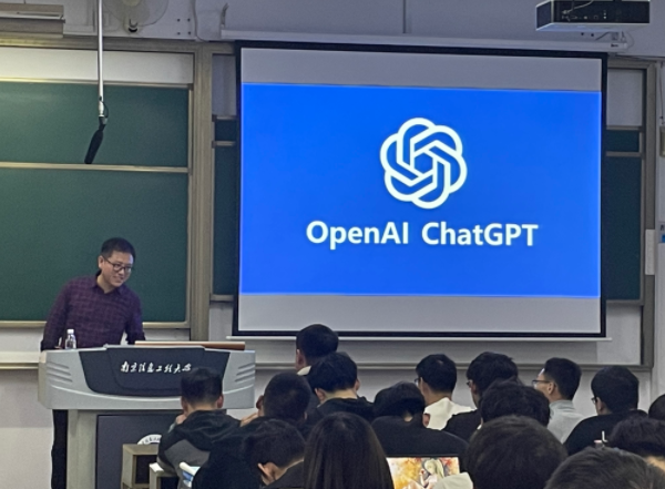 龙8头号玩家国际科技集团在南京信息工程大学软件工程学院举办职业生涯规划讲座