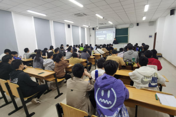 龙8头号玩家国际科技集团在南京理工大学网络空间安全学院举办职业生涯规划讲座